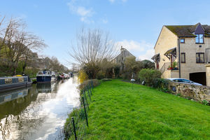 Communal Garden- click for photo gallery